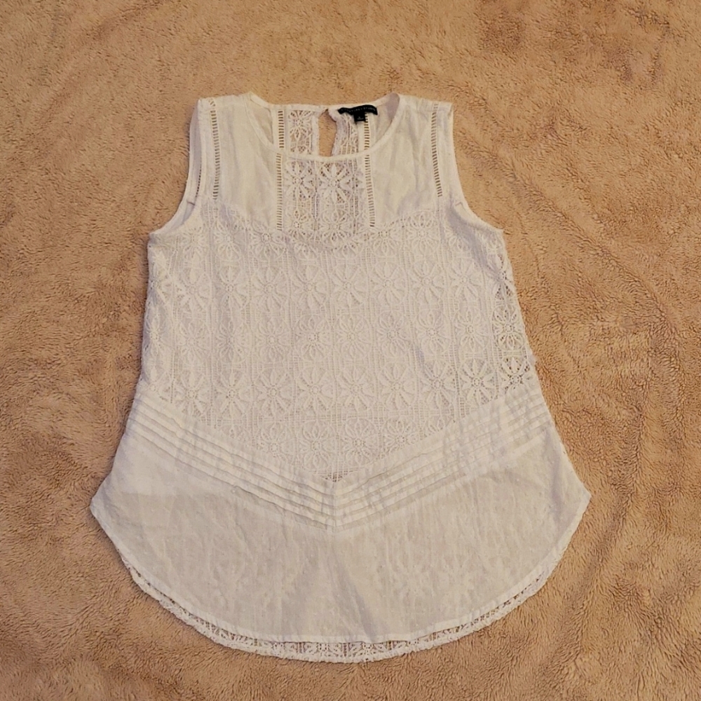 Sz large eyelet lace top